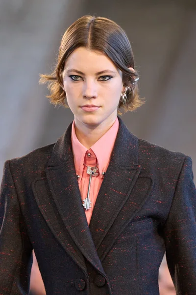 Look 1